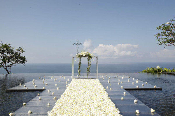 巴厘岛宝格丽教堂婚礼