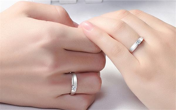 对戒带哪个手指 五指戴戒指的含义有哪些 - 中国婚博