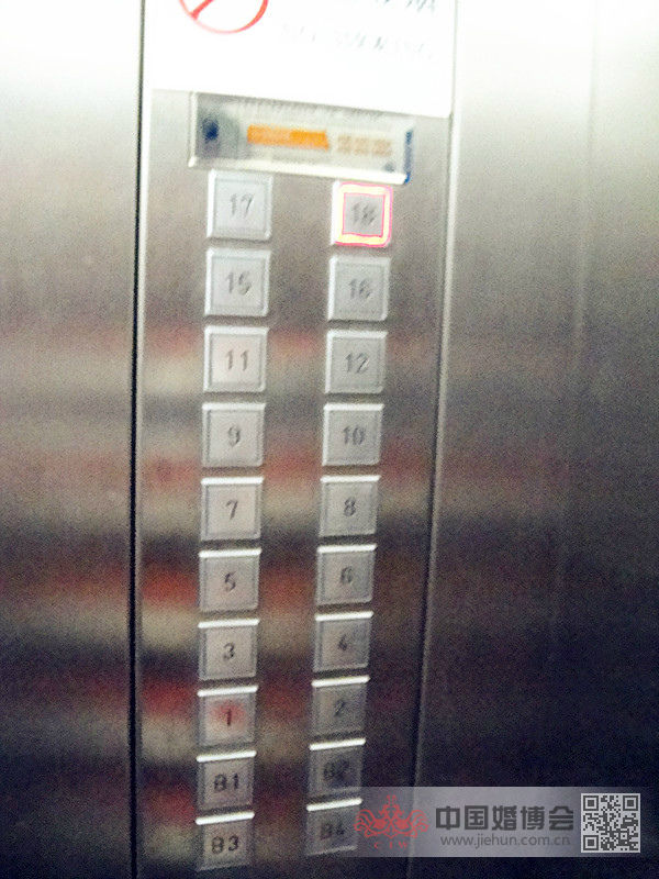 进电梯才发现,原来18层就是顶楼了