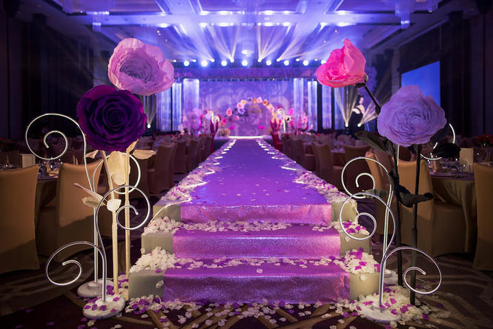 梦幻紫色婚礼现场图片