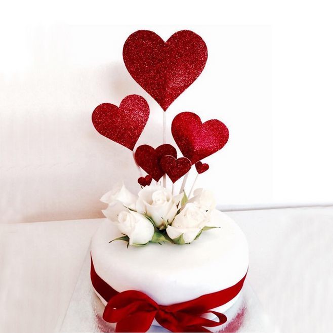 喜欢浪漫的女孩子,不妨为她提前准备一款爱心的求婚蛋糕