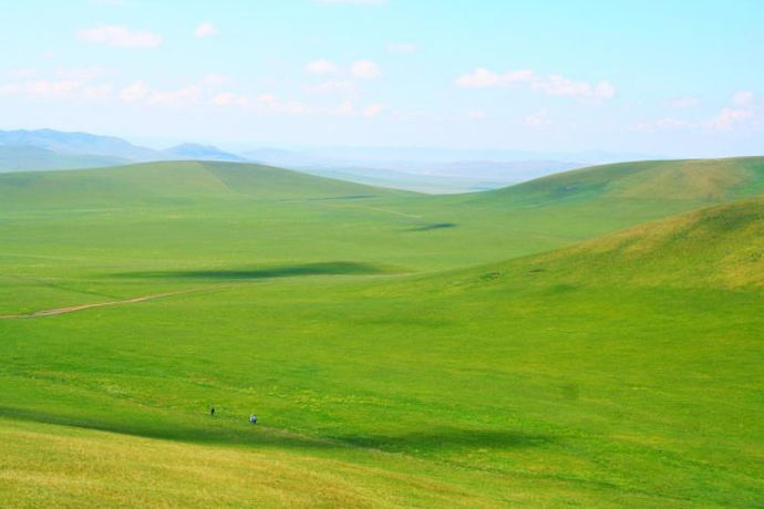 不管是茂密的森林还是一望无际的草原，亦或者是浩瀚无垠的沙漠景观，都可以让人叹为观止，做好内蒙旅游最佳路线的形成，就可以拥有美好的旅游记忆。如果大家希望内蒙古的旅行能够有更加美好的记忆的话，一定要提前做好内蒙旅游最佳路线的安排。