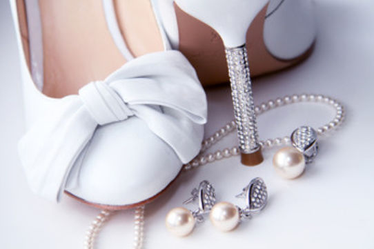 新娘珍珠耳环的搭配法则