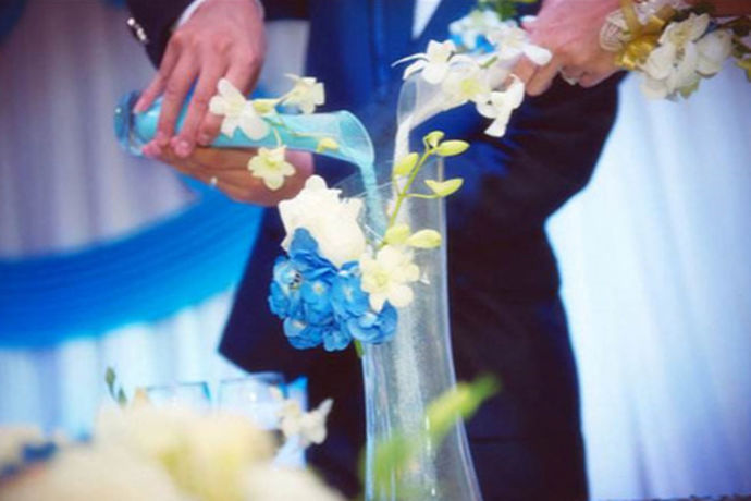 许愿沙是近些年中开始出现在婚礼上的道具，主持人介绍许愿沙的时候，主持词不仅仅是单纯的介绍，更多的是需要结合婚礼现场进行气氛的烘托。