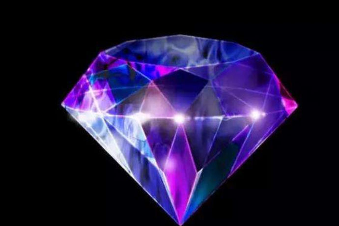 钻石是天然的石材，在具备了良好的优质实用功能方面，其特色就是精品钻石有着自己的天然材料优势，精制加工的可能，具备良好的产品质量保证的特色，代表爱情恒久的含义。最大的钻石的说法，在天然材料的角度，是指天然开发的产品质量，而从钻戒的选择角度，又有明显的不同。世界上发现最大的钻石达到一千三百多克拉，但是做成钻戒的钻石，最大也就是十几克位，这还是有很大不同的。