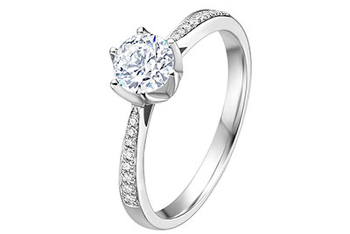纯净明亮的钻石是每个人的最爱。钻石不仅具有客观的收藏价值，而且可以镶嵌在各种首饰中，佩戴时彰显奢华与魅力。钻石戒指是非常昂贵的高浓度矿物质。钻石戒指比黄金坚硬得多。它们一直被认为是浪漫的象征。其爱情意义如此深刻，甚至成为求婚和婚姻的标配。