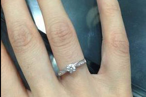 结婚戒指女生应该戴那只手