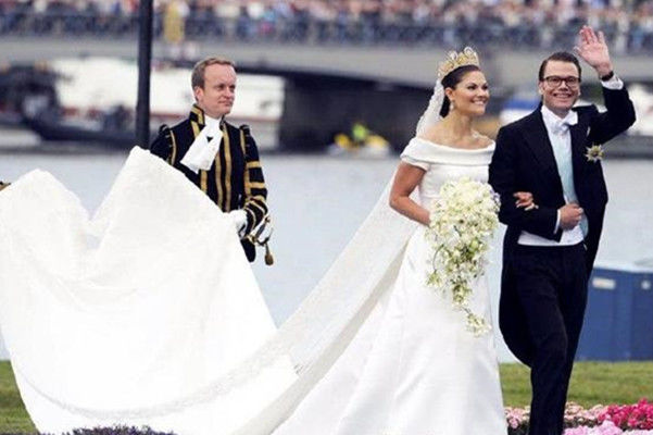 全球最美的十英皇体育官网款婚纱(图8)
