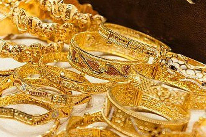 作为我国珠宝首饰行业的中央企业，中国珠宝首饰进出口有限公司具有较强的竞争优势和影响力，在正规店里买都还是可以的，现在市场还是比较规，黄金只要是含量够都是合格的。