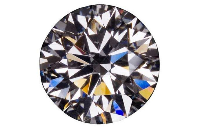 钻石购买时的净度等级是根据钻石克拉重量来选择的，一般分为3种情况。第一，克拉钻净度超过VVS 1；第二，30至90分钻石高于VS级；第三，10至30分钻石SI 2或以上。