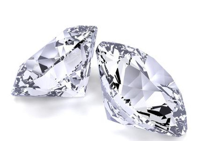 许多新人喜欢他们的结婚戒指是钻石，钻石戒指的含义是永恒的爱，我们都知道，钻石戒指的价格不便宜，钻石戒指的价格是裸钻石的价格和镶嵌技术的设计。那么，一颗裸钻是多少钱，如何计算钻石的价格呢？让我们和小编一起看一看。