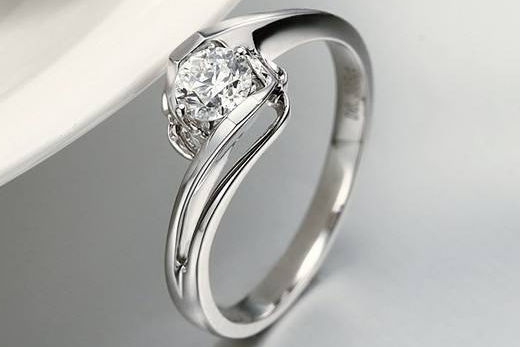 订婚买什么戒指比较好