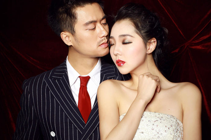 婚纱照又叫着婚姻照，结婚照最早从西方传入到中国，两个人是婚姻确立的标志性照片，作品最能体现的便是摄影与造型两个重要的元素。