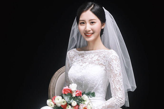 结婚是人生当中的一件大事，拍结婚照也是现在年轻人结婚之前必备的一个环节。很多女生都非常注重自己的结婚照，因为一辈子就这一次，所以需要慎重选择。现在婚纱摄影的种类也是多种多样的，韩式婚纱摄影因为它的唯美浪漫，受到了很多年轻人的喜爱，所以哪里拍韩式婚纱摄影好呢？
