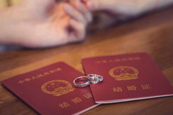 结婚证照可以自己拍吗