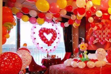 如何用气球装饰婚房
