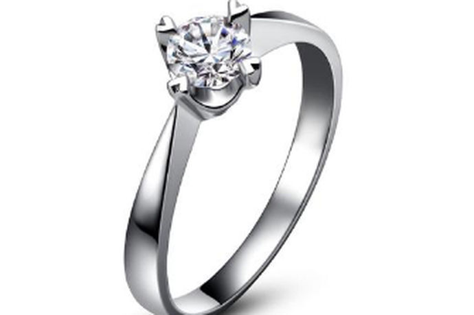 现在人结婚都会选择钻戒作为结婚交换的戒指，那么又该如何选择钻戒的克数呢？对于挑选钻戒又有哪些注意事项呢？钻戒一般几克拉的好呢？