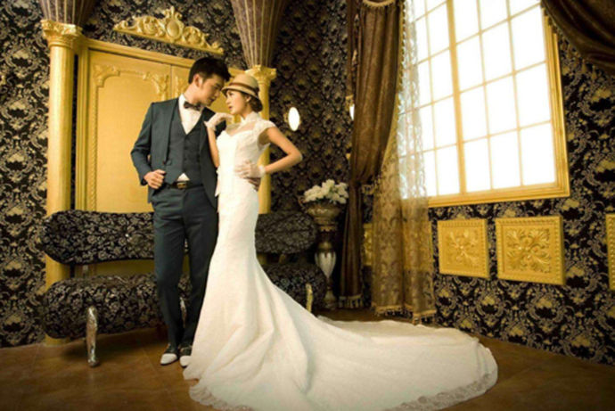 对于一对新人来说，婚纱摄影是一场婚礼的重要组成部分，也是一场婚礼的灵魂，那么选择什么样的婚纱摄影将是很重要的事情。下面小编给大家介绍邯郸市的宫殿婚纱摄影，给大家一个参考。