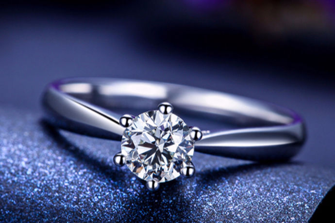 钻石是多少女孩儿梦寐以求的东西？可是因为它的价格实在是太昂贵，让很多人望而却步。可是大诚钻石为什么便宜呢？今天中国婚博会小编为您介绍一下。