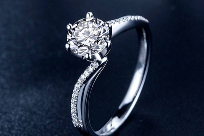 钻石作为一种奢侈品，其价格也是十分昂贵的，我们都知道钻石的价格是按克拉算的，1克拉的钻石就得花几万甚至十几万元。那么3克拉的钻石多少钱呢？