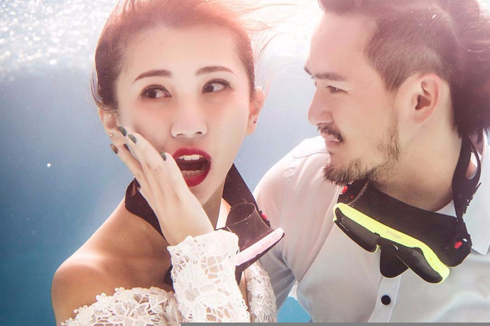 现在拍摄婚纱照越来越追求美丽了，水下的婚纱照越来越受人们的欢迎，那么你知道水下婚纱怎么拍吗？今天中国婚博会小编给您介绍一下。