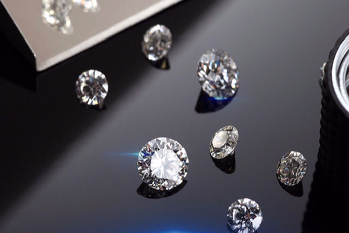 想必“钻石恒久远，一颗永流传”这个广告语大家并不陌生，钻石受到越来越多的人青睐，很多人购买钻石都喜欢去香港买，或者是去美国买。但是美国买钻石便宜吗？下面来看看小编的介绍。