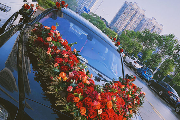 租赁婚礼车是婚礼筹备过程中的一个重要内容，通常需要提前预订，在婚礼汽车公司讨论具体使用时间，以便更好地在深圳租一个婚礼车。