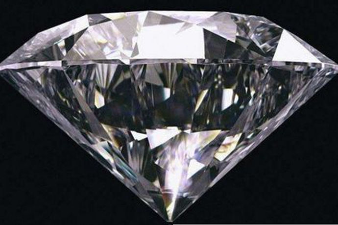 我们都知道，男性在给女性选择礼物时。都喜欢挑选珠宝首饰。不仅是因为这样比较体面，更是因为这些东西不会贬值。但并非所有人都买得起特别昂贵的珠宝，钻石也是以克拉作为单位的。为什么呢？因为钻石过于昂贵，1克拉就已经特别贵了。那么我们所说的钻石50分有多大呢？购买需要多少钱呢？接下来中国婚博会小编将为您介绍有关内容。