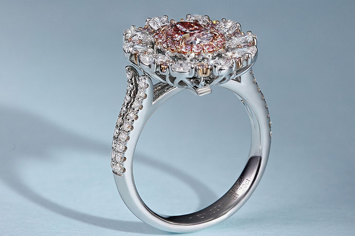 钻石戒指是日常生活中一种比较常见的装饰品，对于大部分的人来讲，最想了解的可能就是它的价格。那么今天中国婚博会小编为您带来便宜的钻戒多少钱？