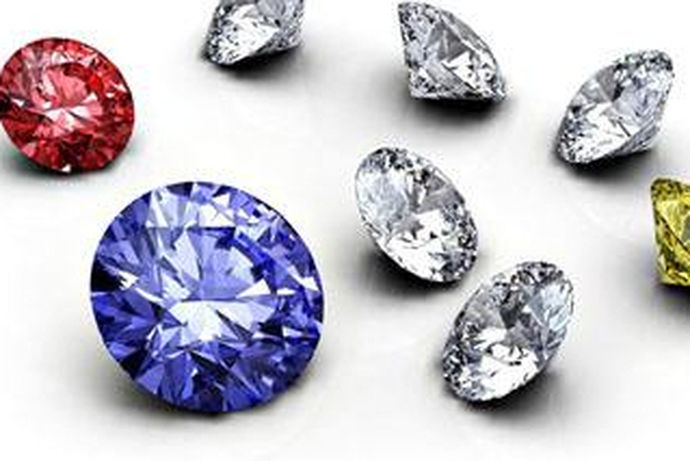 钻石是大家都了解的，钻石也是每一个女孩子心目中的爱，而且人们赋予钻石爱情的名义，更加为钻石增添了神秘感，钻石也是非常昂贵的，现在钻石也经常被镶嵌在各种首饰上一起售卖，不过也正是因为钻石的昂贵也有很多不良商家在钻石中间作假的，那么小编今天就来带大家一起来看看怎么鉴别钻石的好坏吧。