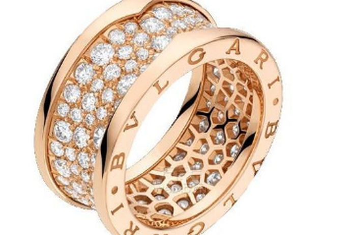 戒指是女人最爱的首饰，宝格丽是一个著名的珠宝品牌。如果戒指很大，一不留神就会丢掉戒指，那么你知道宝格丽戒指大了怎么办吗？今天中国婚博会小编给您介绍一下。