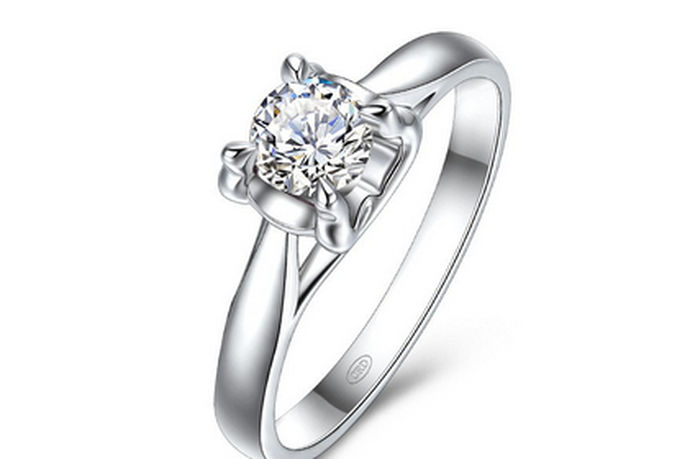 很多人都喜欢购买钻石戒指来进行佩戴，因为它是一种非常耀眼与美的首饰品。在不同的地方有着不同的商家，那么今天中国婚博会小编为大家带来成都钻戒哪家好？