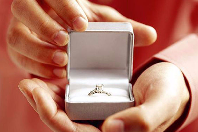 大多数的人都想拥有一枚自己的钻石戒指，钻石戒指有着自身独特的魅力，吸引着众多的消费者。今天中国婚博会小编为大家带来一般40分钻戒多少钱？
