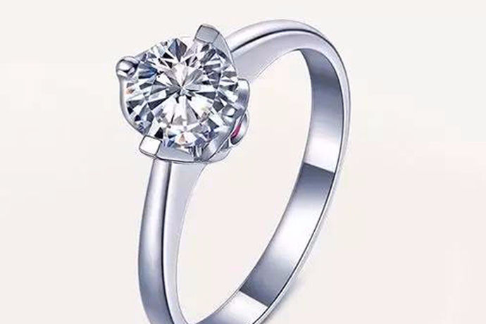 结婚戒指的购买一直是大家关心的话题，毕竟婚戒是其他首饰不可替代的，而且它的爱情意义也是其他首饰不具有的。那么结婚戒指买什么样的好呢?下面小编带大家了解一下吧。