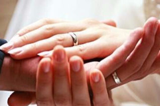 男订婚戒指戴哪个手指