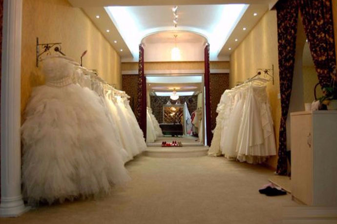 每个地方都有自己流行的不同的婚纱店以及婚纱摄影店。在新人结婚的时候，这两家商铺都是必须要去的。那么今天中国婚博会小编就为大家带来北京婚纱店哪家最好？