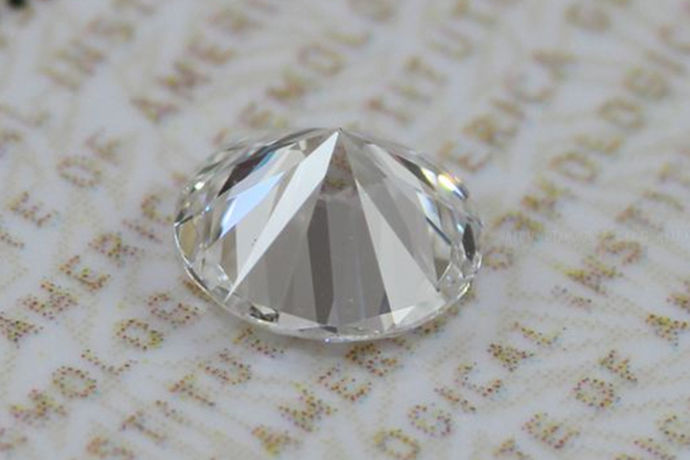 我们知道在日常生活中，很多人都会购买钻石。很多女性都希望拥有一枚自己的钻石戒指，钻石戒指对大部分的人来说有着非常高的吸引力，那么今天中国婚博会小编就为大家带来哪的钻石最好？