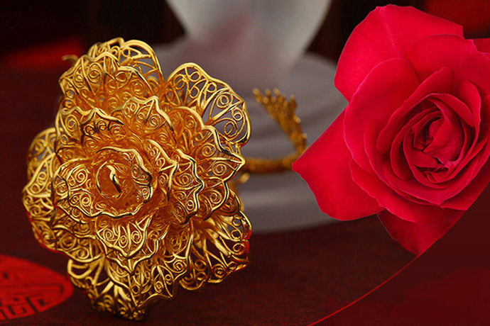 对于金玫瑰的话，其实很多人还是比较喜欢的，对于金玫瑰大家又了解多少呢？一朵金玫瑰多少钱呢？下面就由中国婚博会小编为您简单的介绍的一下相关的内容吧！