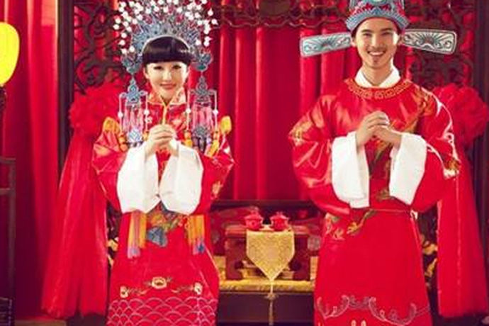 我们都知道，对于现在的新人来说，有很多种不同婚礼的风格可以选择。虽然现在很多人都喜欢西式婚礼，但是其实中式婚礼也是不错的。今天中国婚博会小编为大家带来简单的中式婚礼。