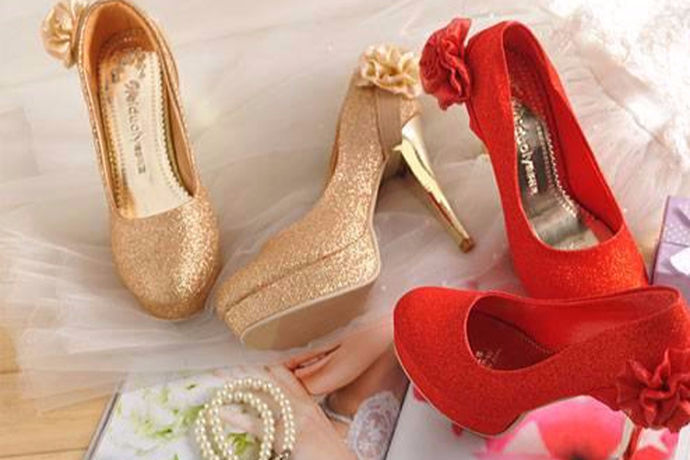 我们都知道每个新人面对自己的婚姻都会非常的重视，因为大部分的人这一生可能只会有一次婚礼的举行。那么今天中国婚博会小编就为大家带来婚鞋的相关介绍之婚鞋什么牌子好？