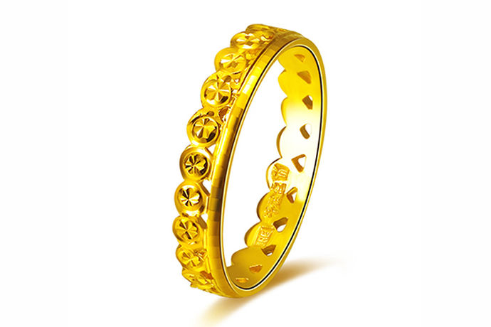 现在很多人结婚都会选择一枚好看的戒指。以前的人都会选择黄金戒指，而现在由于黄金的保值比较高。，所以现在的很多年轻人也会选择购买黄金戒指。而且有些地方的习俗是男方会给女方买上三金，三金就是金项链，金戒指，金耳环象征着两个人圆圆满满幸福一生的美好寓意。那么黄金戒指一般多少钱呢？下面就跟着小编一起来了解一下吧。
