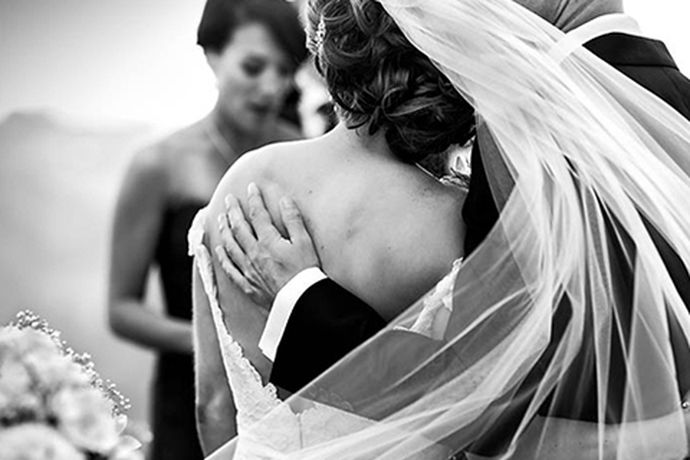 结婚对于每一位人来说都是一件非常幸福的事情，并且他们可以穿上属于自己的婚纱，然后被自己所爱的那个人迎娶。