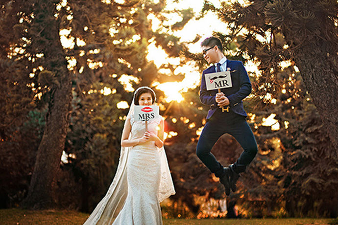 相信随着人们生活水平的提高，都会在自己举行婚礼之前为自己拍摄一套婚纱照，以此来将自己最美的瞬间永远定格在那一刻。