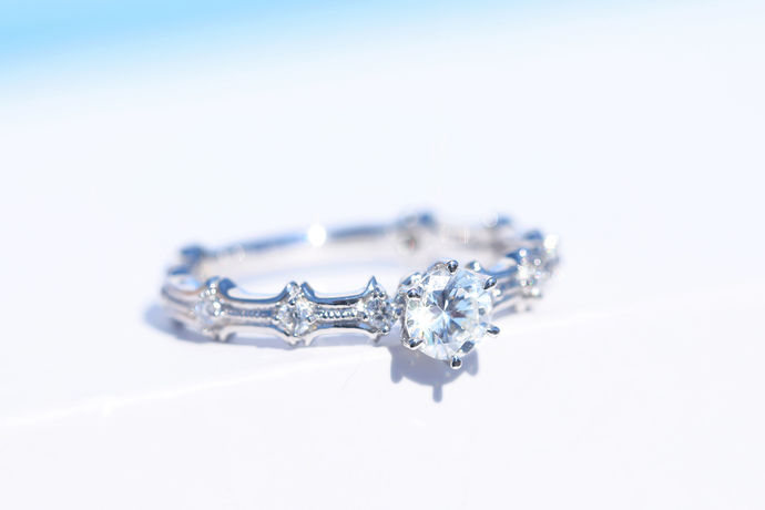 钻石戒指对于大部分人来说都是一个非常熟悉的装饰品，很多女性都希望在日常生活中能够拥有一枚自己的钻石戒指。今天中国婚博会小编就为大家带来41分钻戒多少钱？