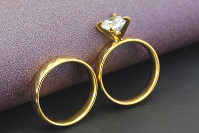 金戒指是当下比较流行的一种装饰品，不管是男性还是女性都会喜欢购买金戒指，金戒指的价格也是比较昂贵的，它往往和金戒指的克数有关。那么对于男款的金戒指一般多少克呢？
