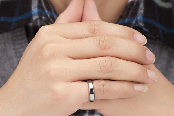 没结婚戒指戴哪个手指图片