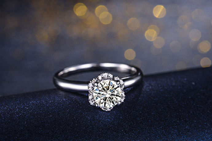在生活中，很多人都希望能够拥有一枚自己的钻石戒指，每个人对于自己的钻石戒指都有着不一样的要求，那么今天中国婚博会小编就为大家带来钻石si净度是好还是坏？