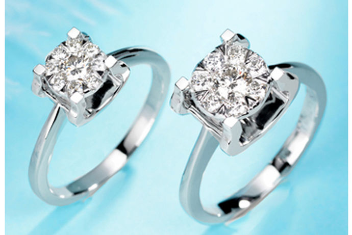 生活中很多女生都希望能够拥有一枚自己的钻石戒指，每一个人对自己的钻石戒指都有着不一样的要求与标准，那么今天中国婚博会小编就为大家带来钻戒四爪和六爪效果图。