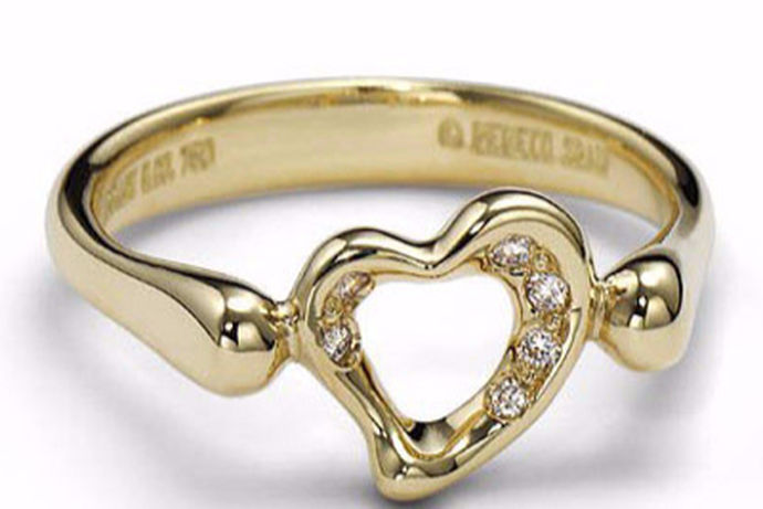 蒂芙尼(Tiffany)珠宝起源于美国，是世界知名珠宝品牌。拥有一枚蒂芙尼戒指是很多女人的梦想，下面来看一下tiffany戒指经典款图片与价格。