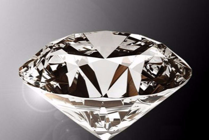 生活中很多人都会购买自己喜欢的钻石戒指，钻石戒指对于大部分的女性来说非常的有吸引力。今天中国婚博会小编就为大家带来一克拉钻石的价格。想要了解的可以看看下面的文章。